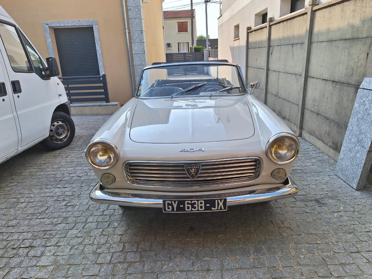 PEUGEOT 404 Cabriolet - 1963 LesAnciennes.com