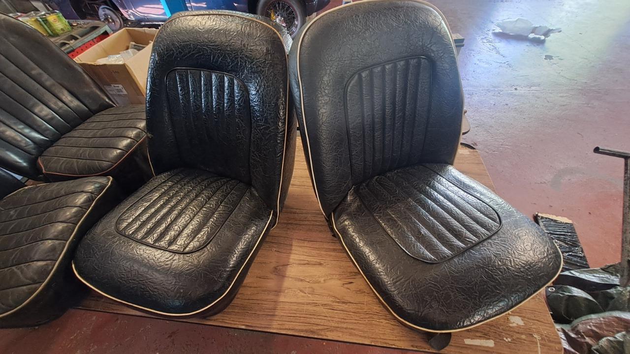 Sièges TRIUMPH TR4A LesAnciennes.com