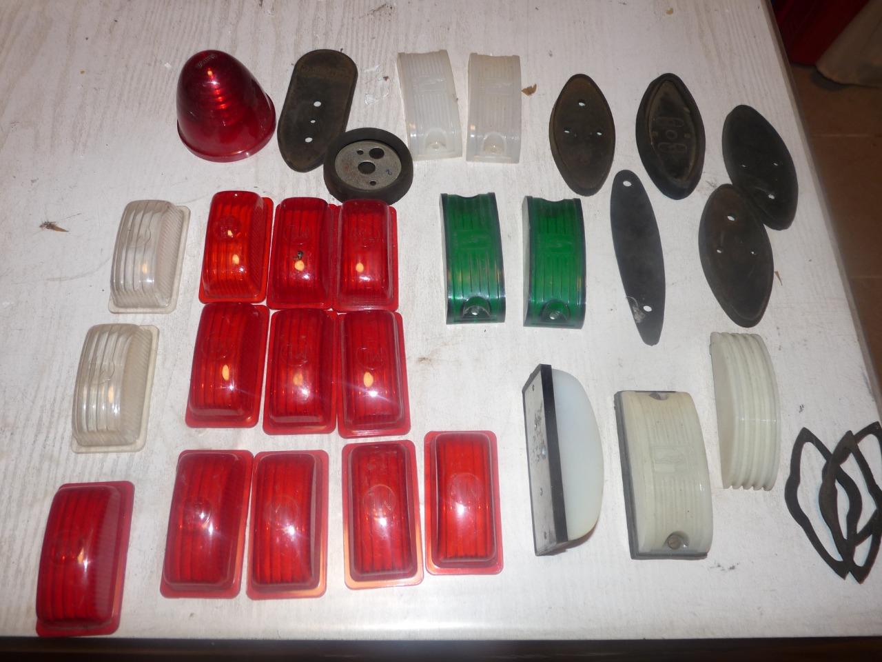 Lot de cabochons et feux pour anciennes autos LesAnciennes.com