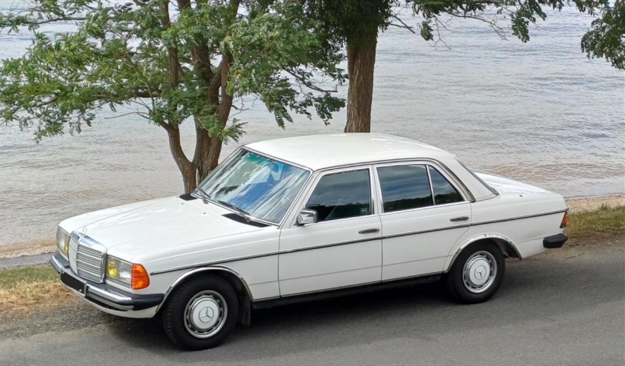 MERCEDES 230 E W123 - 1982 LesAnciennes.com