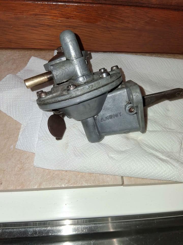 Pompe à essence CITROEN Traction/ HY LesAnciennes.com
