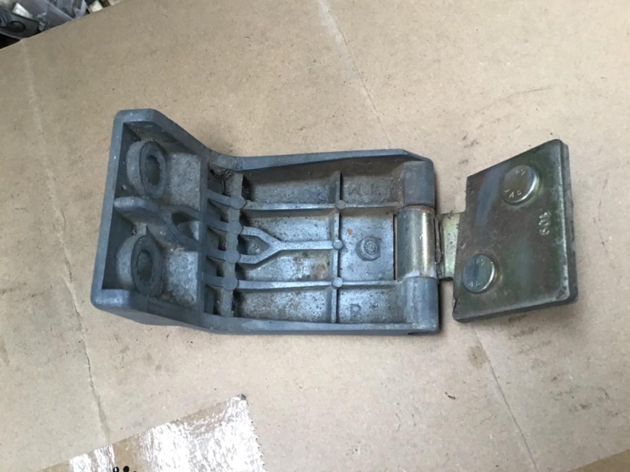 CHARNIÈRE NEUVE RENAULT TRAFIC LesAnciennes.com