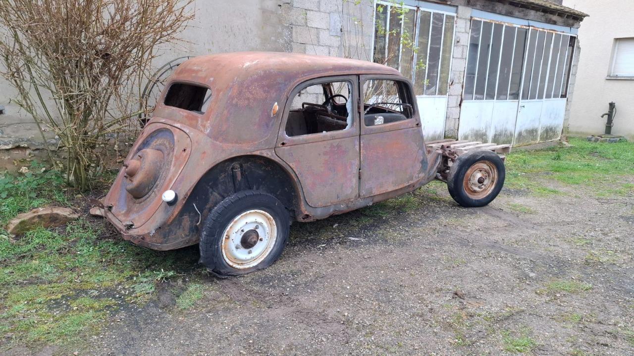 Lot de pièces CITROEN Traction 11 B LesAnciennes.com