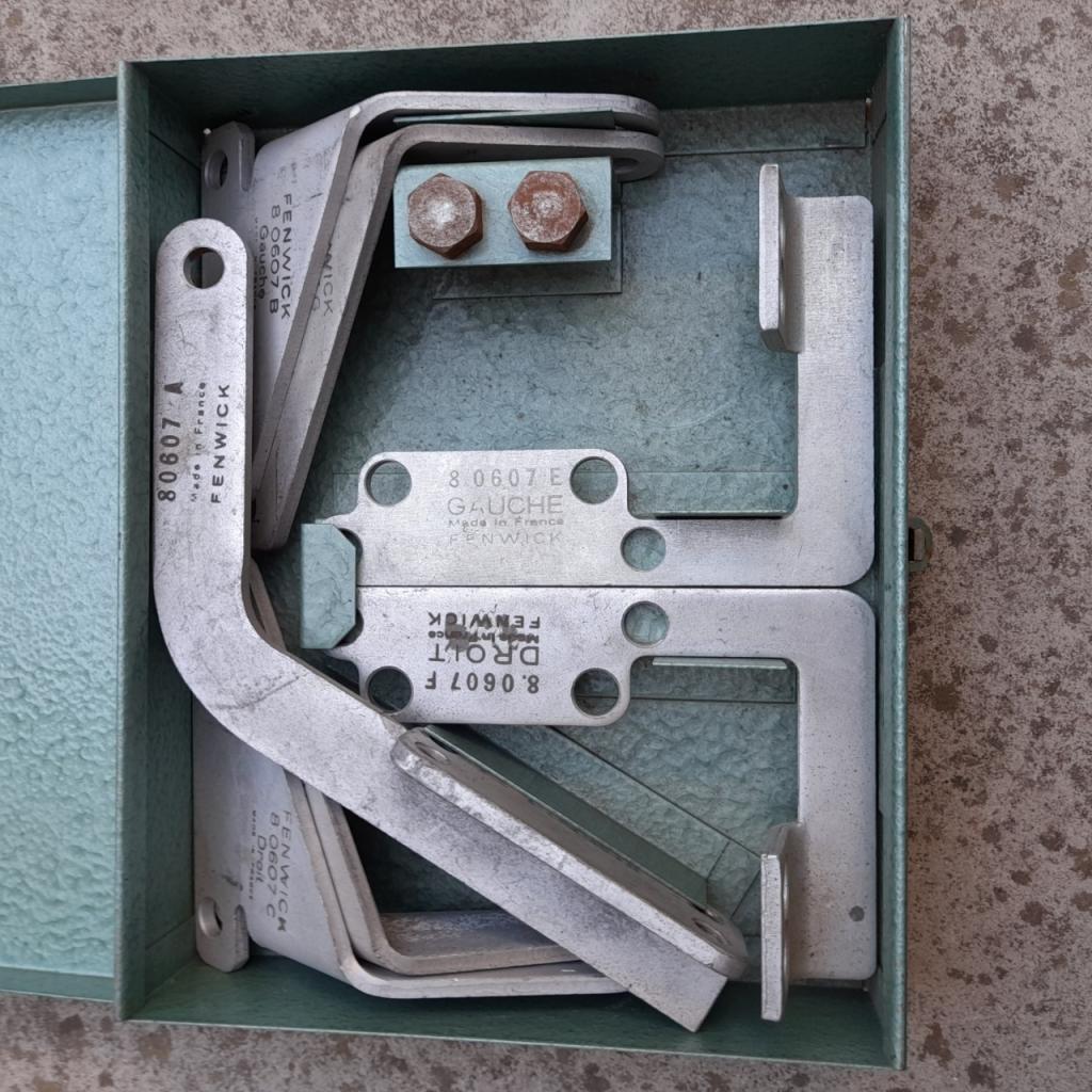 PEUGEOT 204 outillage LesAnciennes.com