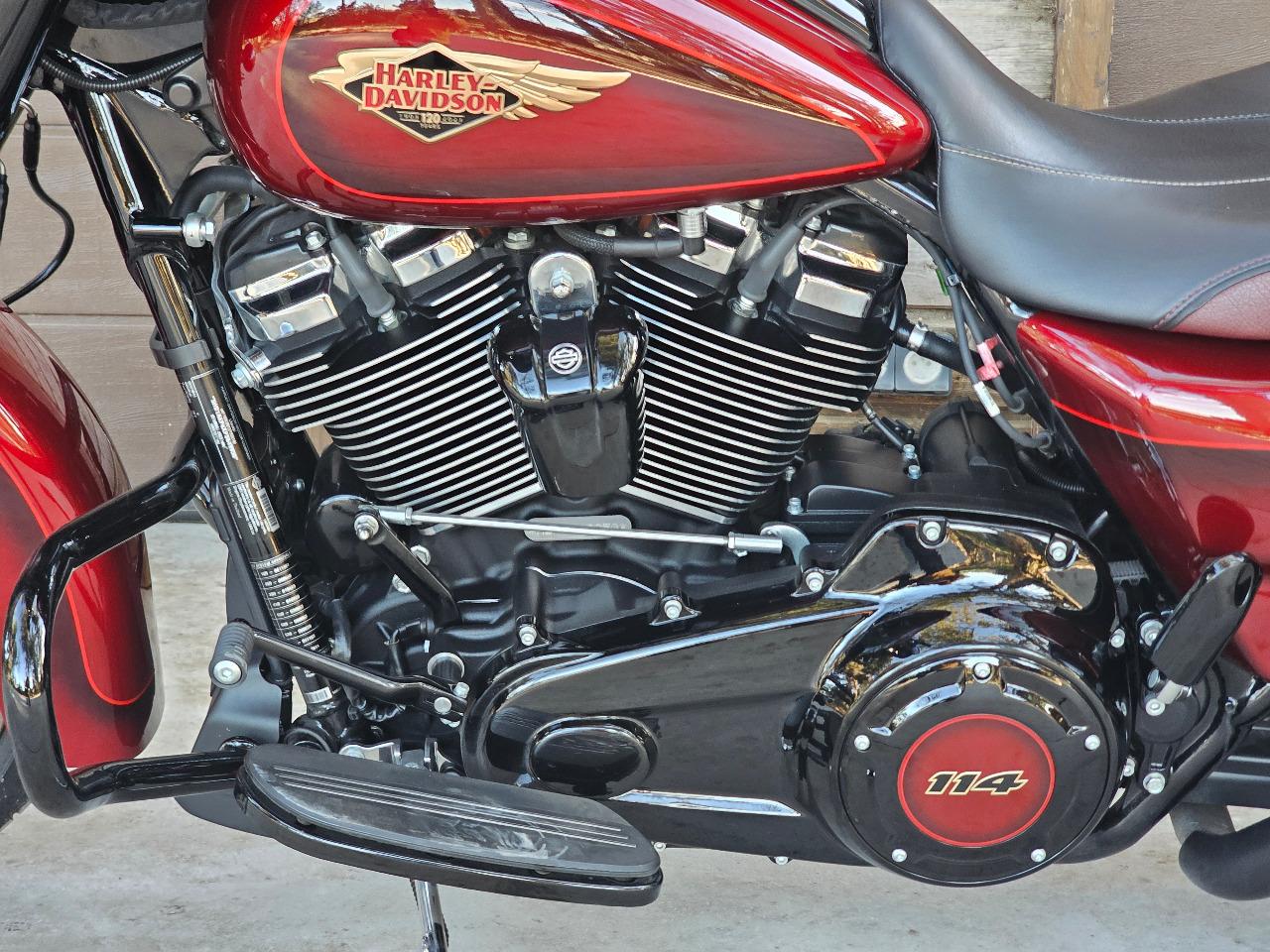 HARLEY DAVIDSON FLH STREET GLIDE 120TH LesAnciennes.com