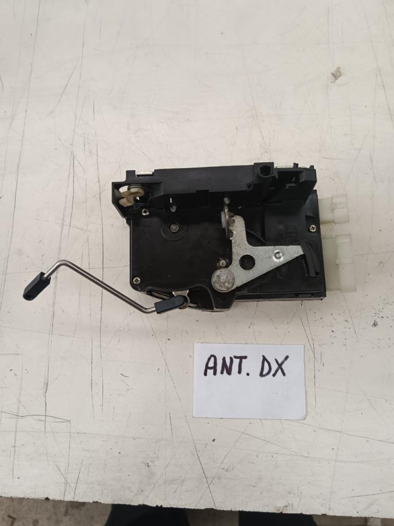 Serrure de porte avant droite Maserati 3200 GT/420 LesAnciennes.com