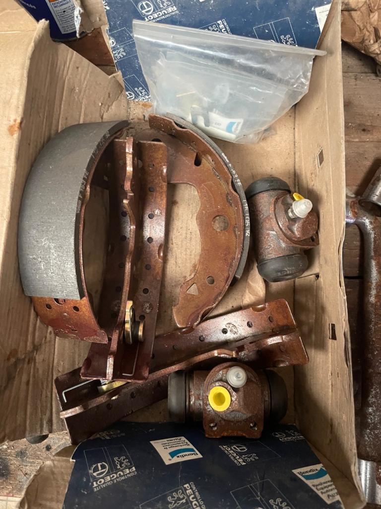 Freins arrières PEUGEOT 104 LesAnciennes.com