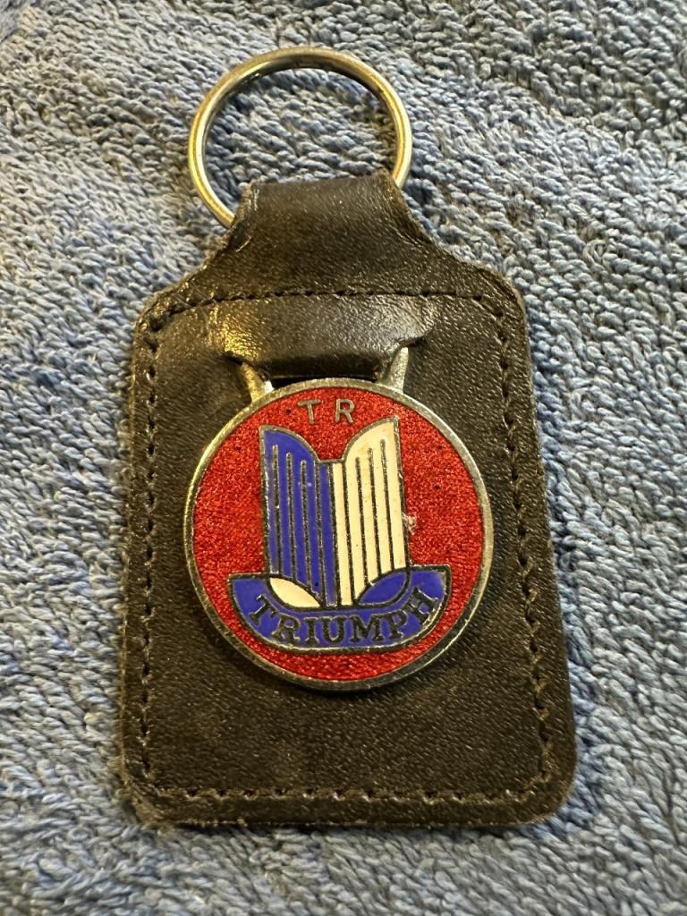 Ancien porte clef TRIUMPH TR LesAnciennes.com