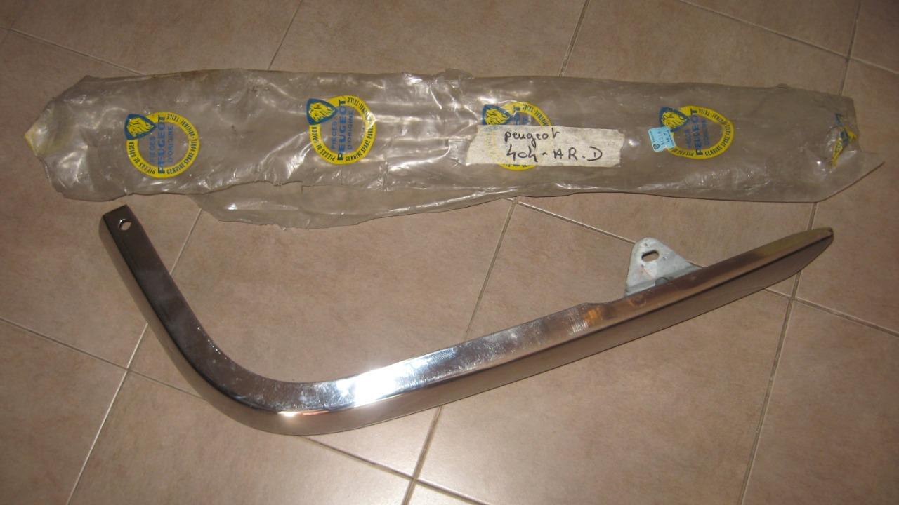 Banane arrière droite pare choc PEUGEOT 404 LesAnciennes.com