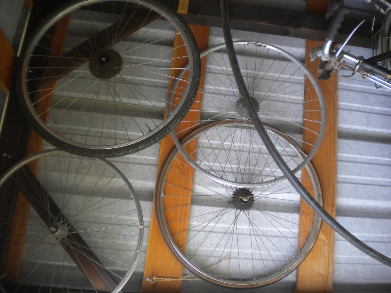 Pièces LOT 8 VELOS 80 roues 5 jantes a restaurer LesAnciennes.com