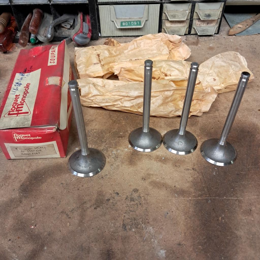 4 soupape FIAT 124 125 131.. 41,6x8xlong 106,8mm LesAnciennes.com