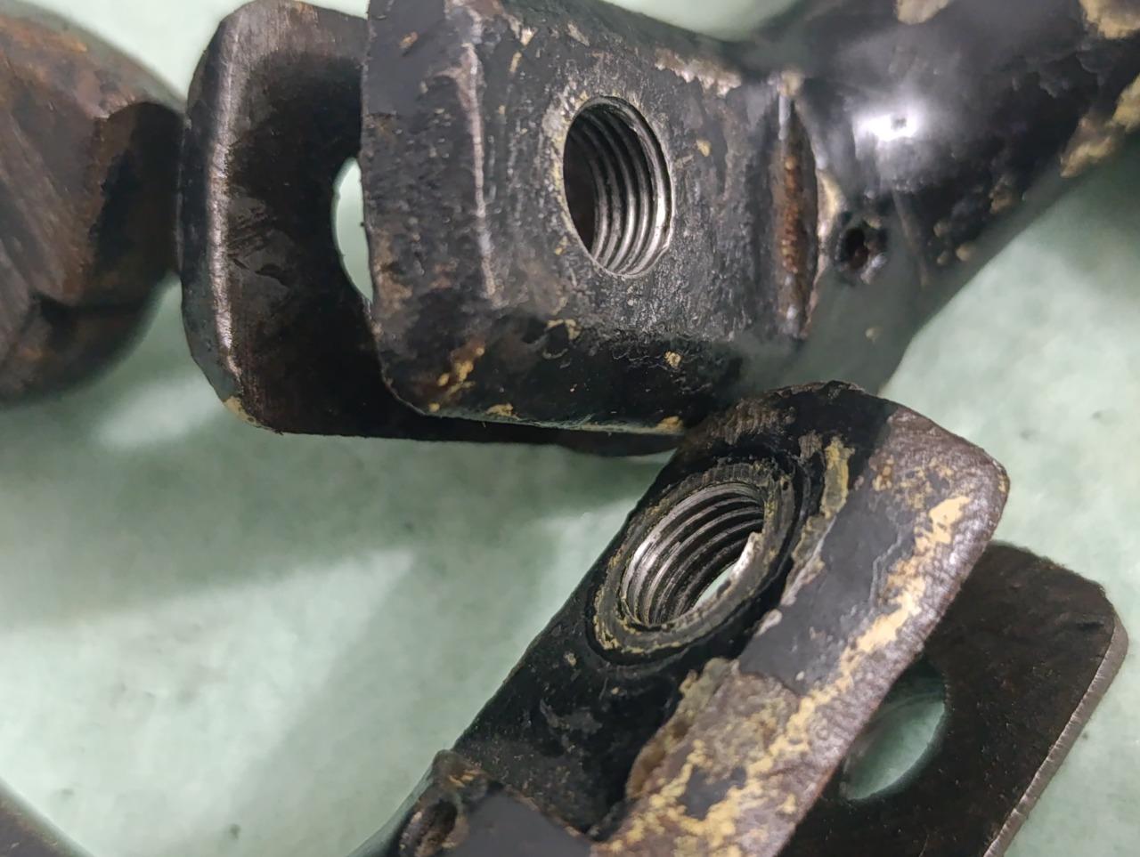 Repose-pieds avant DUCATI Scrambler 250 350 450 LesAnciennes.com