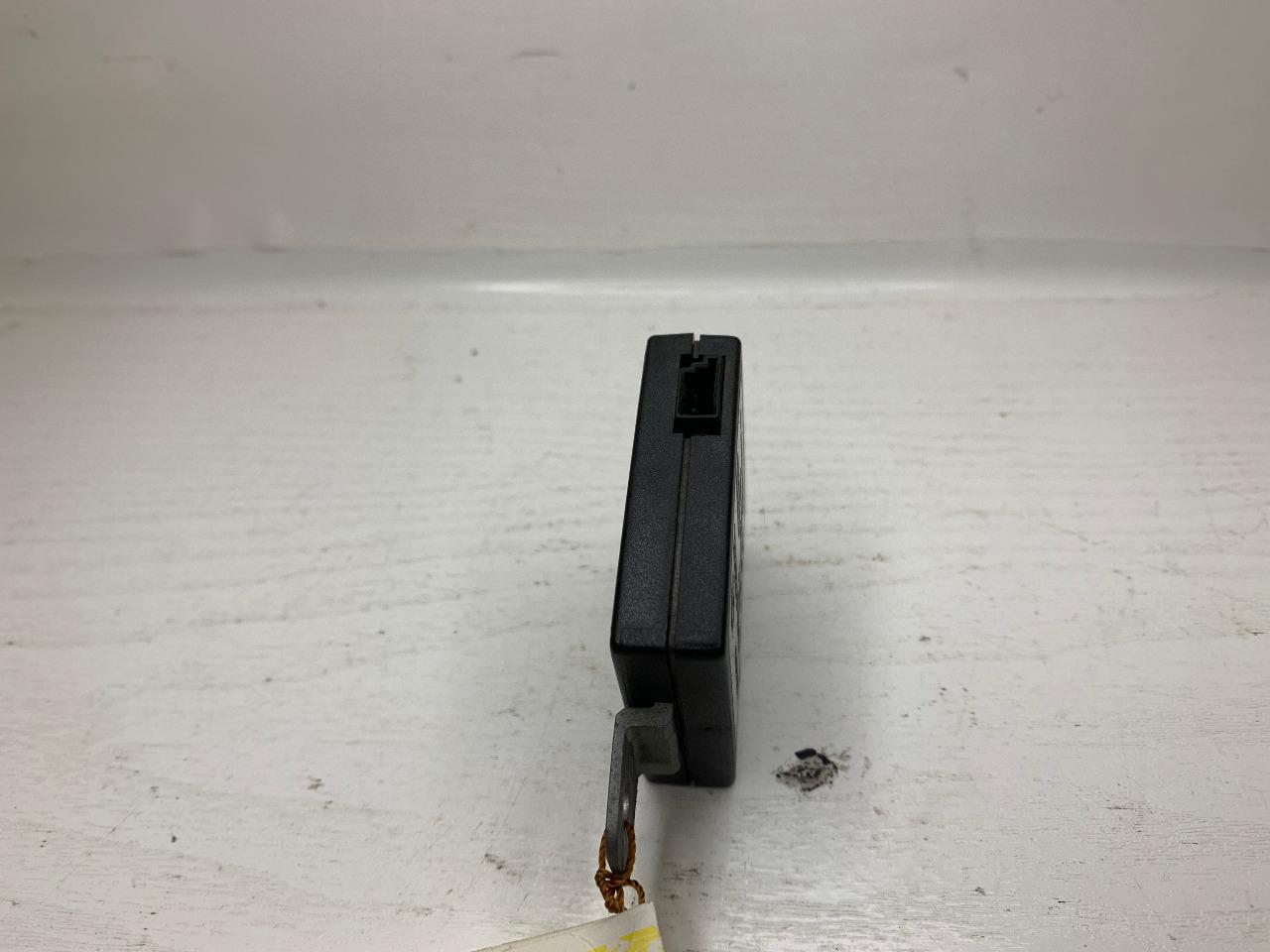 Amplificateur d'antenne vitre lat. BMW E36 TURING LesAnciennes.com