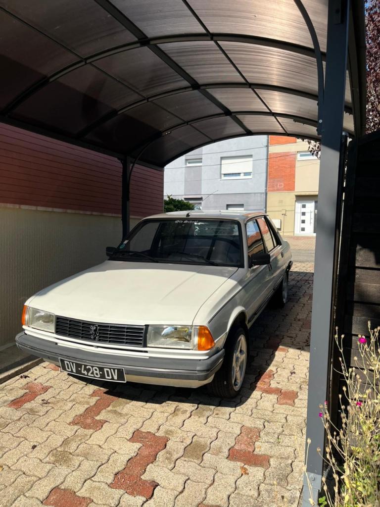 PEUGEOT 305 GL berline - 1987 LesAnciennes.com