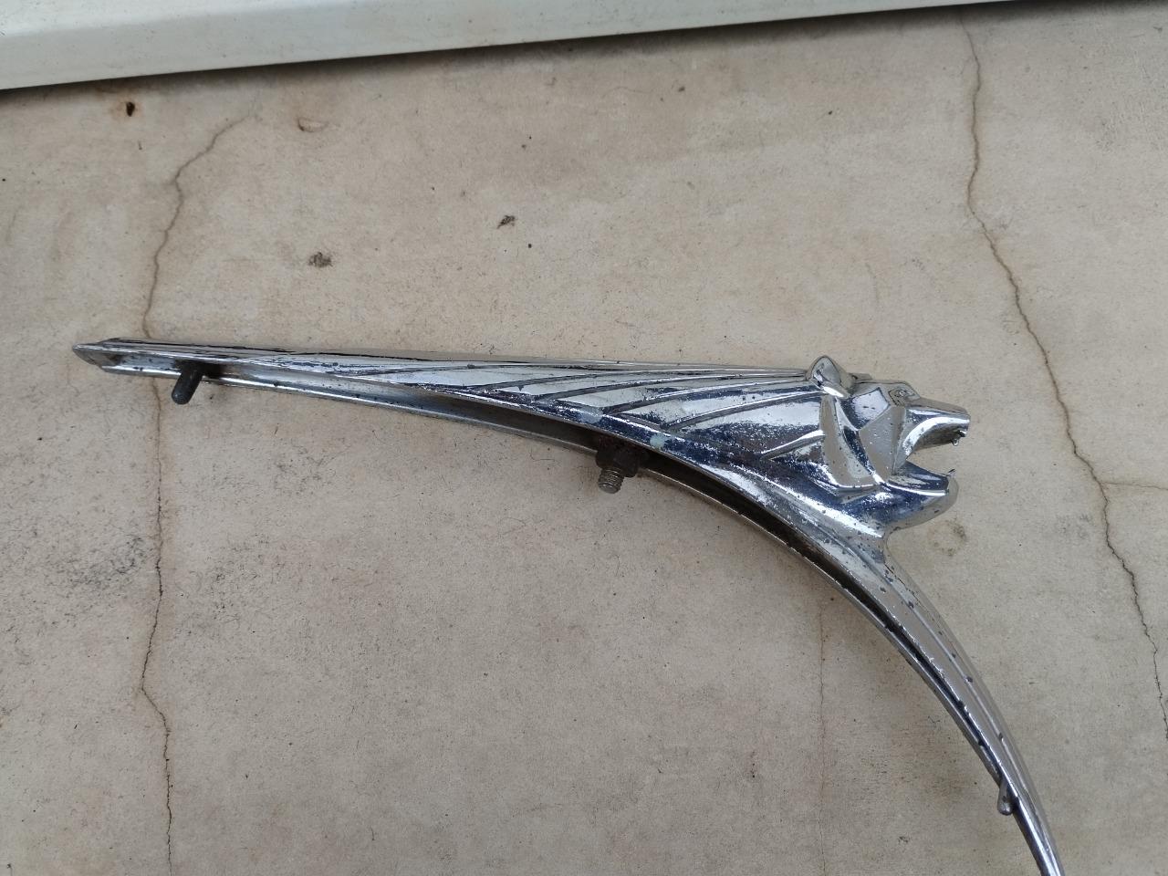 Mascotte PEUGEOT 203 LesAnciennes.com