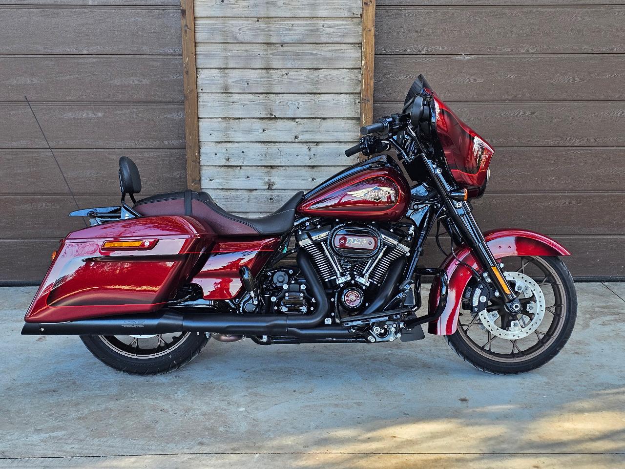 HARLEY DAVIDSON FLH STREET GLIDE 120TH LesAnciennes.com