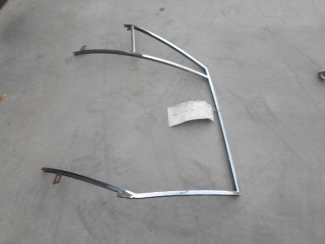 Cadre de porte avant gauche De Tomaso Longchamp LesAnciennes.com