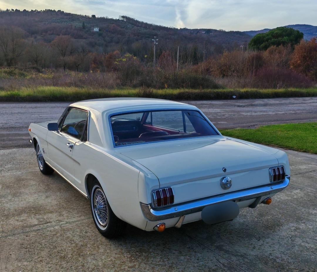 FORD Mustang 200 3.3 V6 122 cv - 1966 LesAnciennes.com