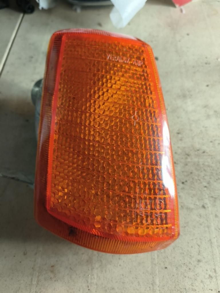 Clignotant PEUGEOT 205 LesAnciennes.com