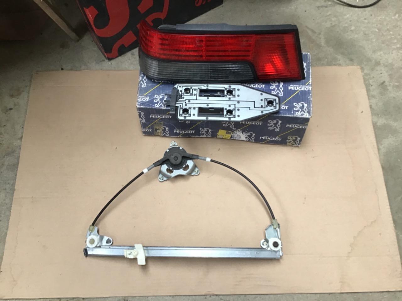 CRÉMAILLÈRE VITRES NEUVE PEUGEOT 405 LesAnciennes.com