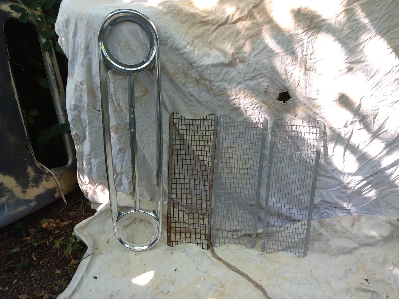 Lot de pièces RENAULT 4 (R4) LesAnciennes.com