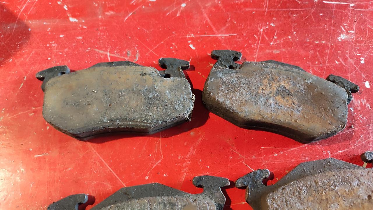 Plaquettes de frein Renault R18 LesAnciennes.com