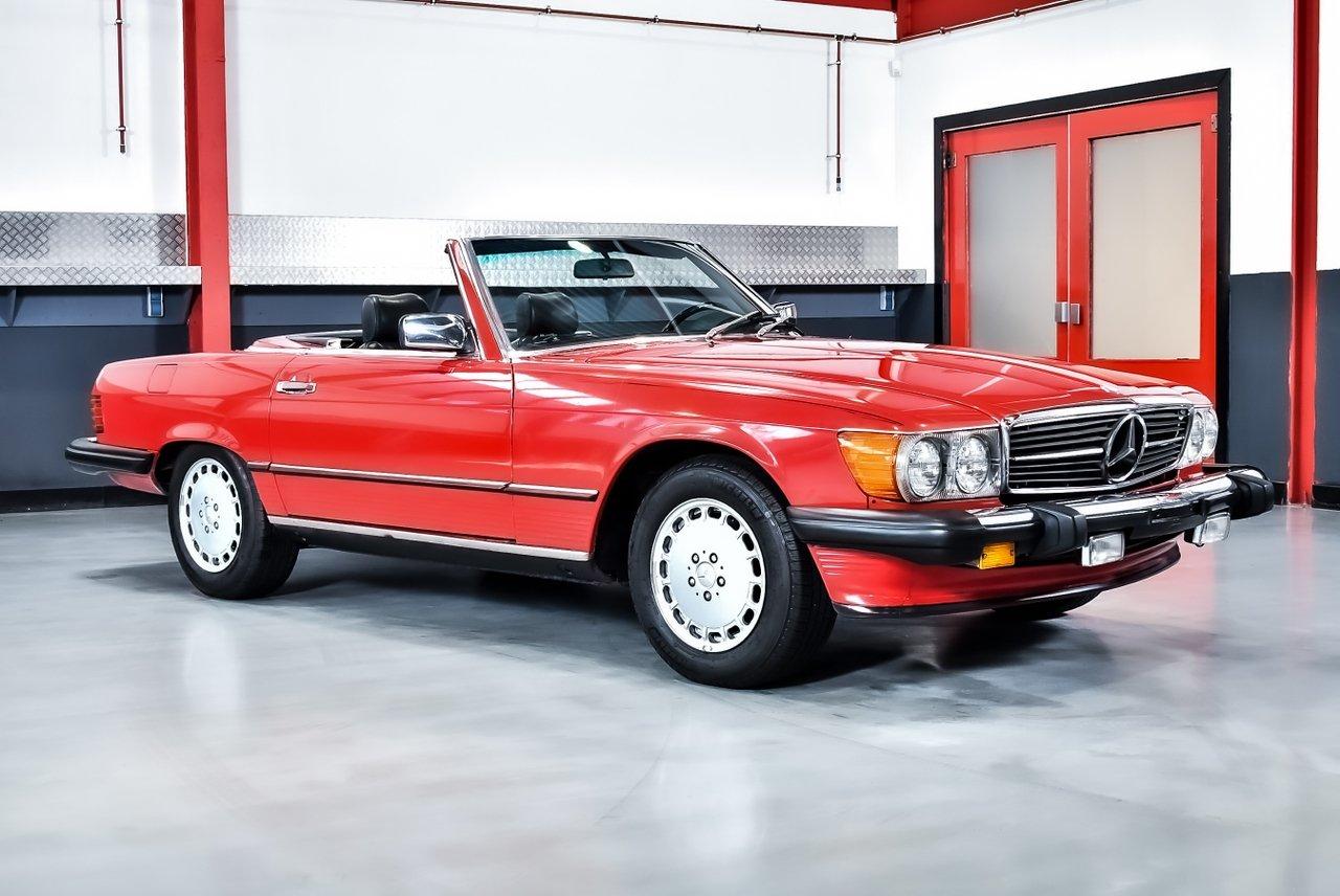 1986 Mercedes-Benz 560SL (R107) Convertible 5,6L V LesAnciennes.com