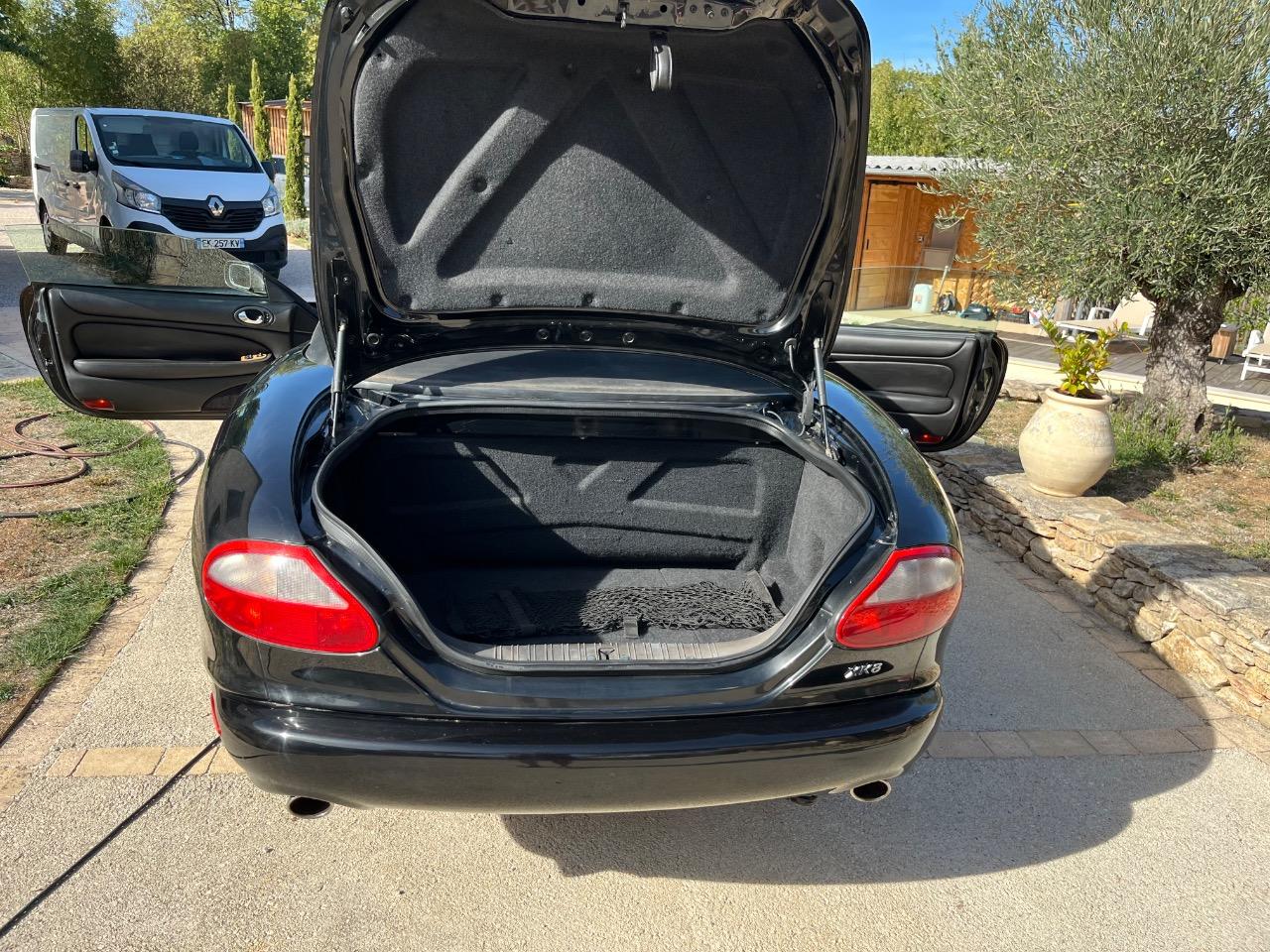 JAGUAR XK8 Cabriolet - 2000 LesAnciennes.com