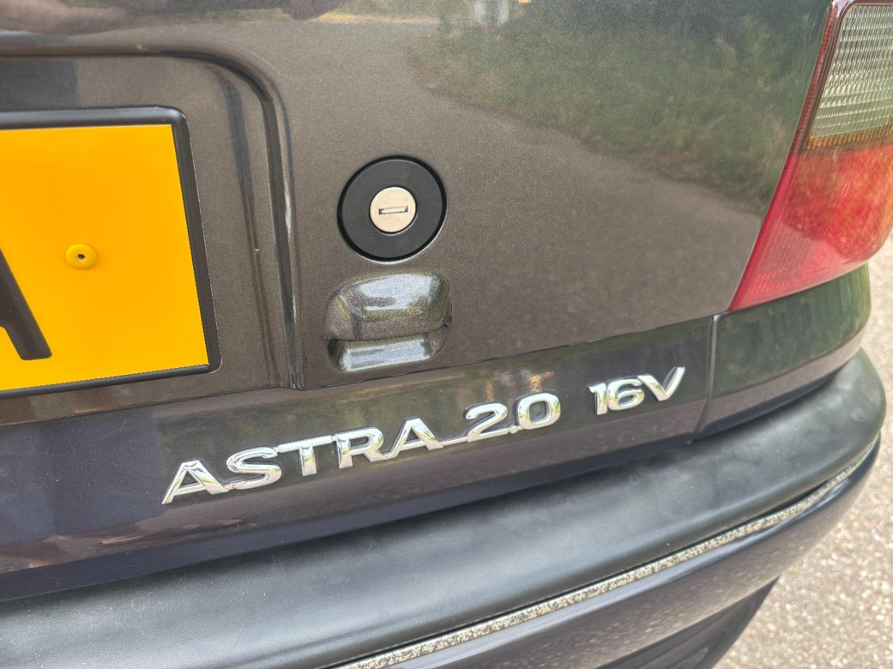 OPEL astra 2.0 16V CDX - 1995 LesAnciennes.com