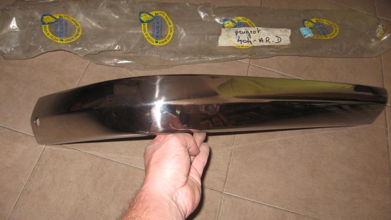 Banane arrière droite pare choc PEUGEOT 404 LesAnciennes.com