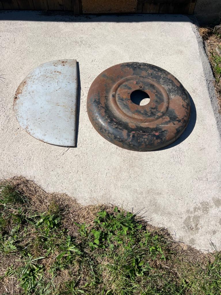 Vend cache roue et Joue d’aile gauche 302 402 LesAnciennes.com
