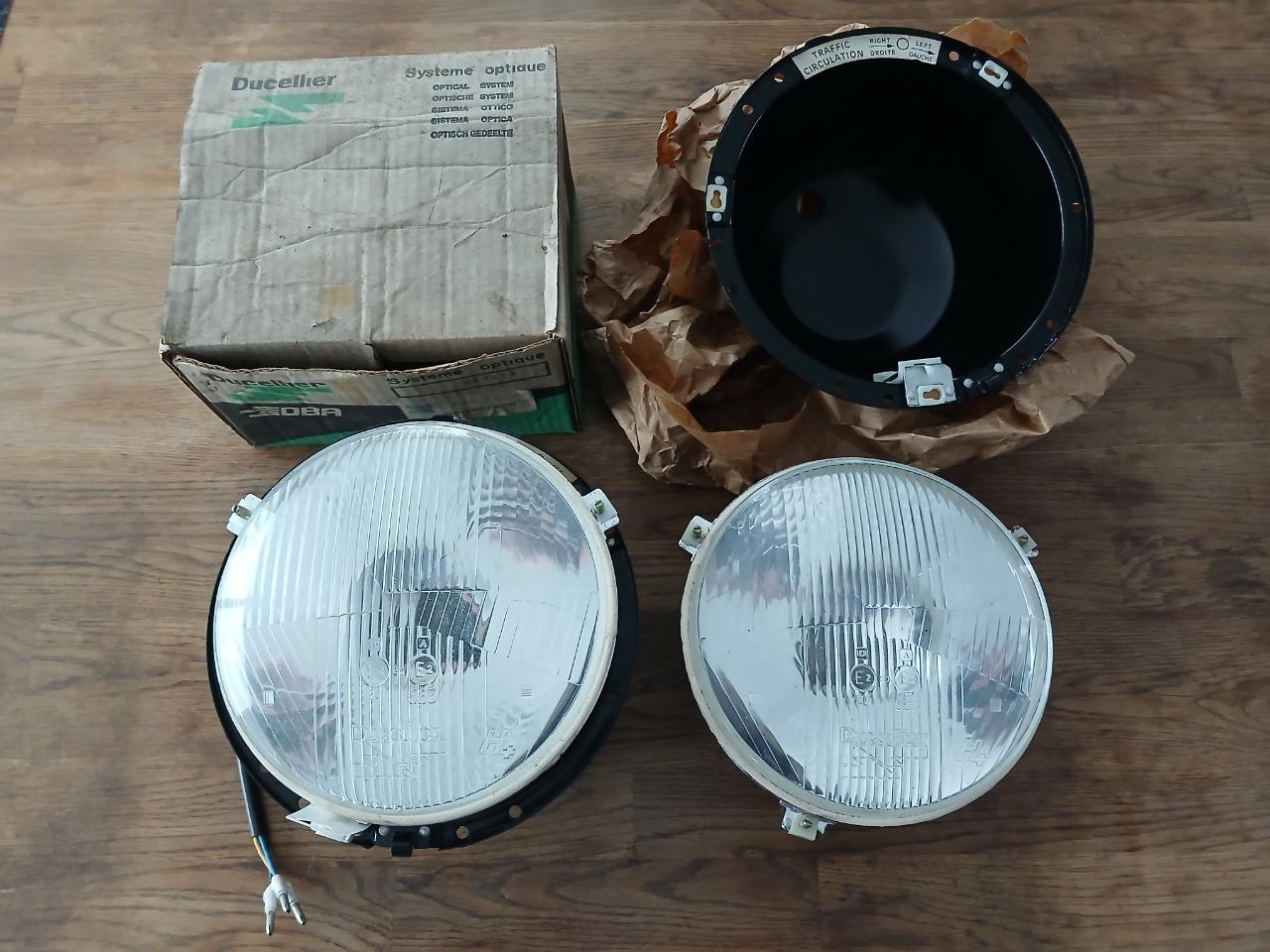 Phares avec cuvelages SIMCA 1100 TI série 2 LesAnciennes.com