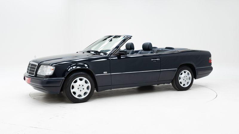MERCEDES-BENZ E200 Cabriolet - 1995 LesAnciennes.com