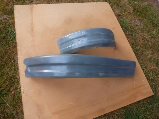 RENAULT Estafette: 2 bout de pare -choc gauche LesAnciennes.com