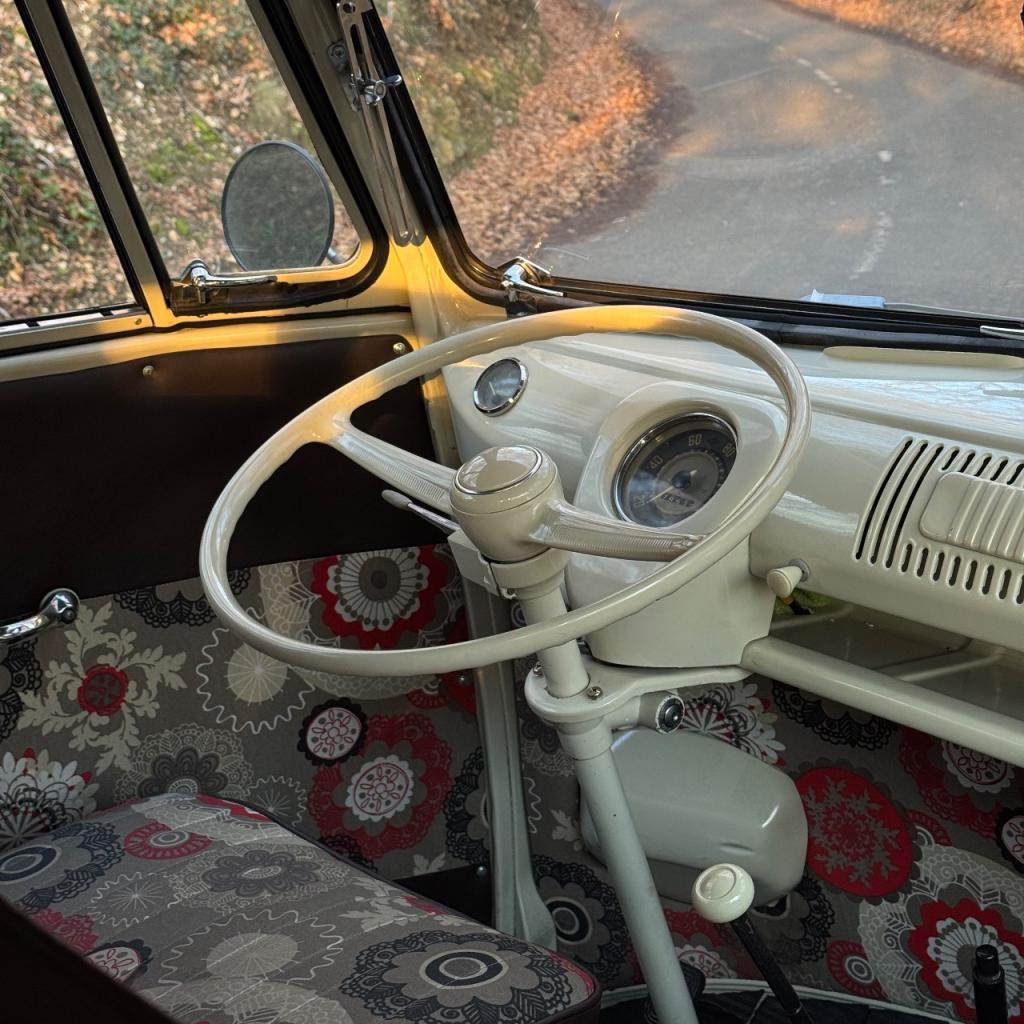 VOLKSWAGEN Combi T1 Split - 1972 LesAnciennes.com