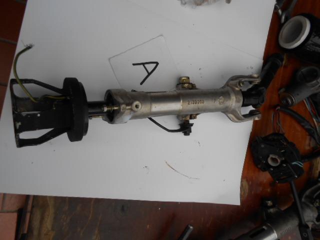 Support de colonne de direction Ferrari 348 LesAnciennes.com