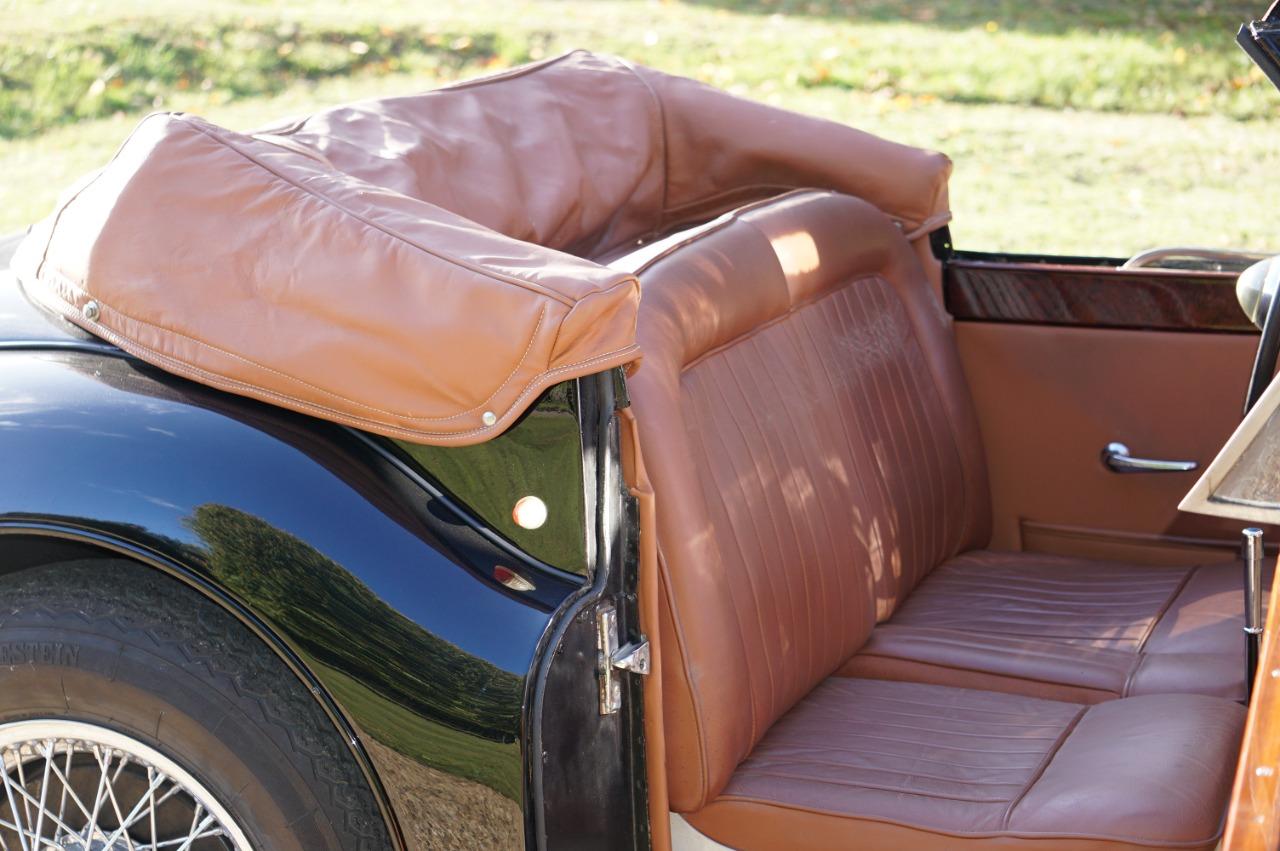 JAGUAR XK120 Cabriolet - 1952 LesAnciennes.com
