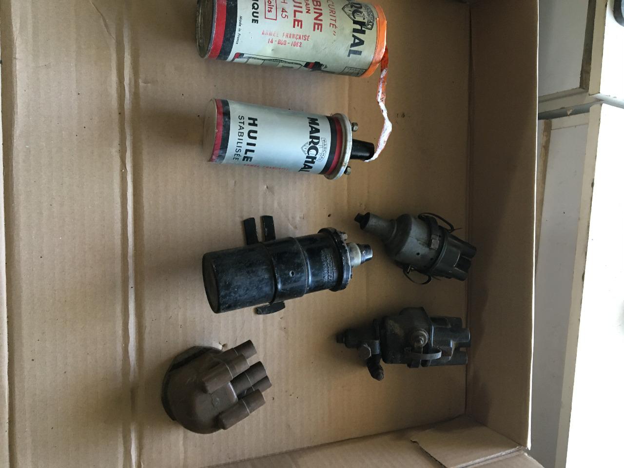 Lot Pièces RENAULT Dauphine R1090 LesAnciennes.com