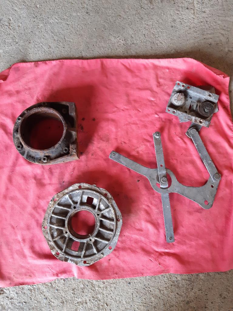 Lot de pièces FERRARI Dino 246 LesAnciennes.com