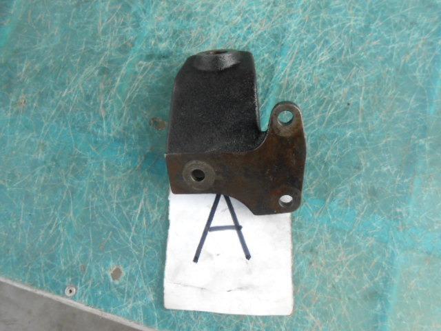 Supports moteur Citroen SM LesAnciennes.com