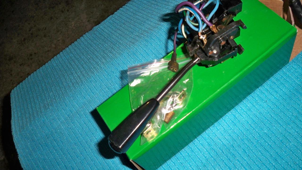 Pièces MG MGB commande phares mgb LesAnciennes.com