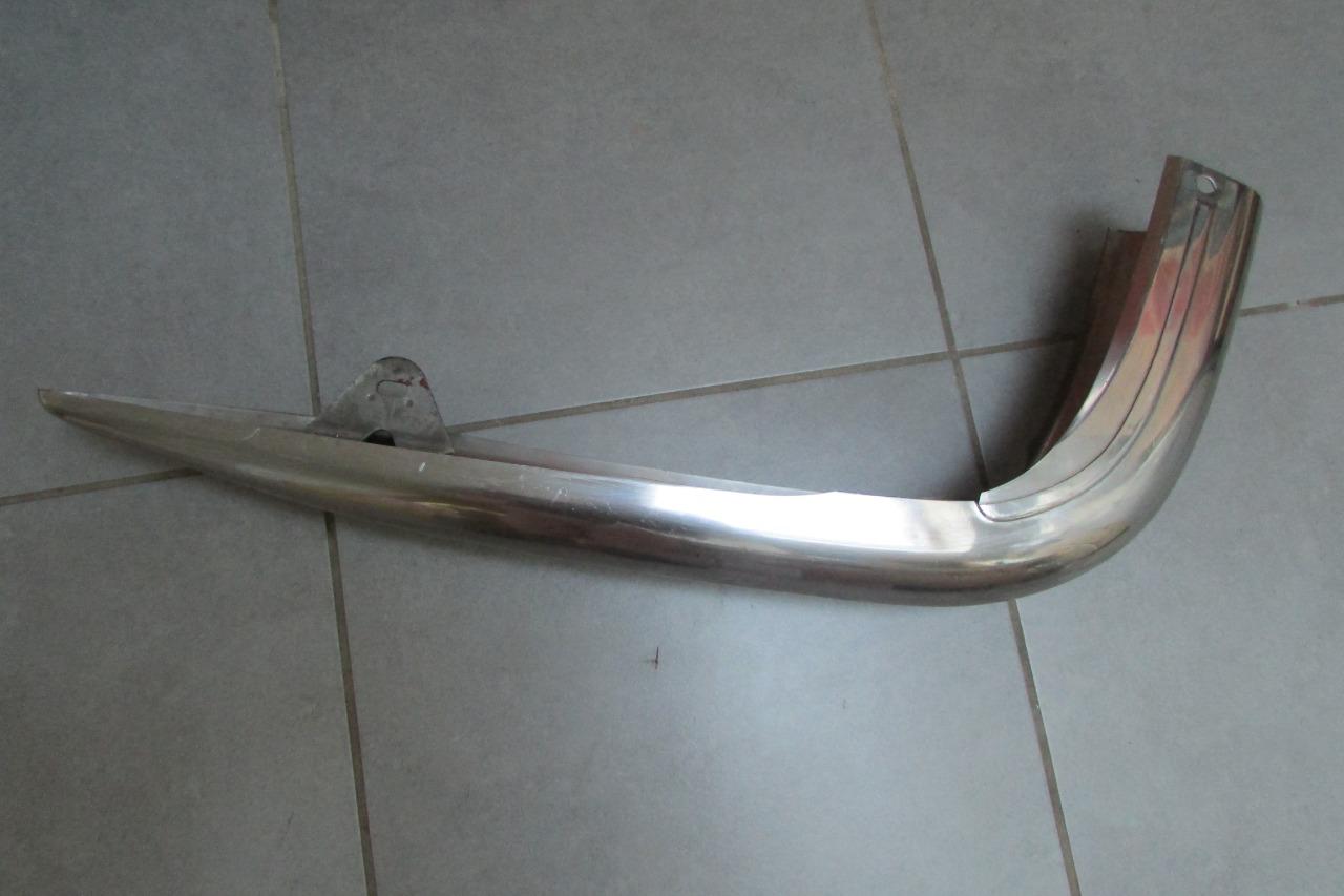 Banane arrière gauche pare choc PEUGEOT 404 LesAnciennes.com