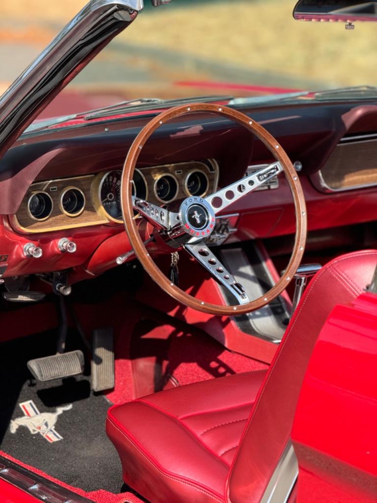 FORD Mustang Cabriolet - 1966 LesAnciennes.com