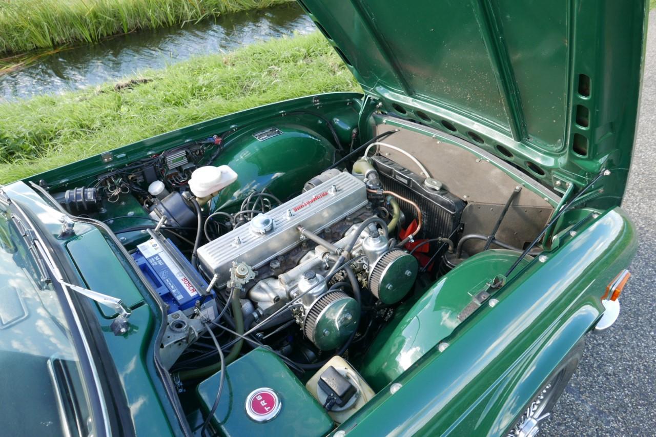 TRIUMPH TR6 Roadster - 1971 LesAnciennes.com