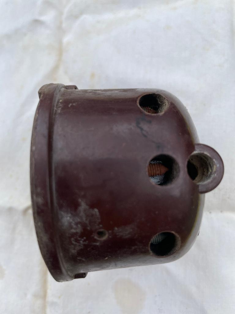 Tête d'allumeur RB 6 cyl pour Citroën Traction. LesAnciennes.com