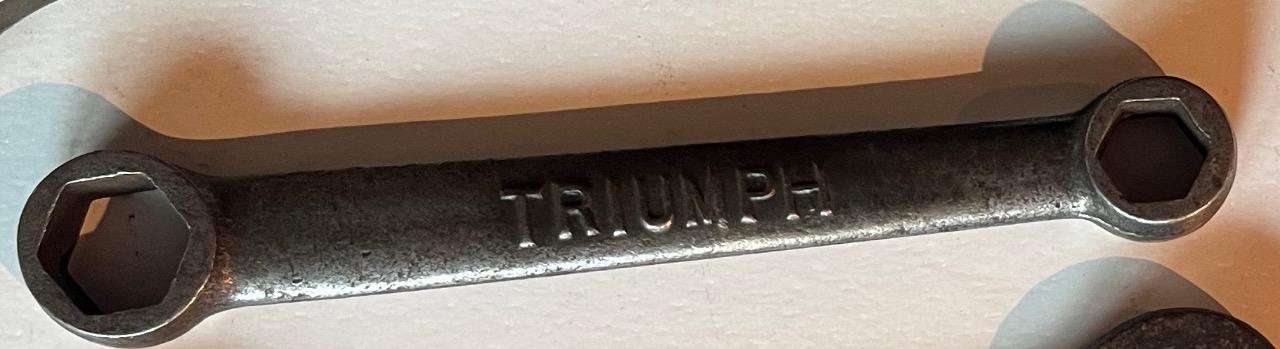 Ancienne clé Marque Triumph LesAnciennes.com