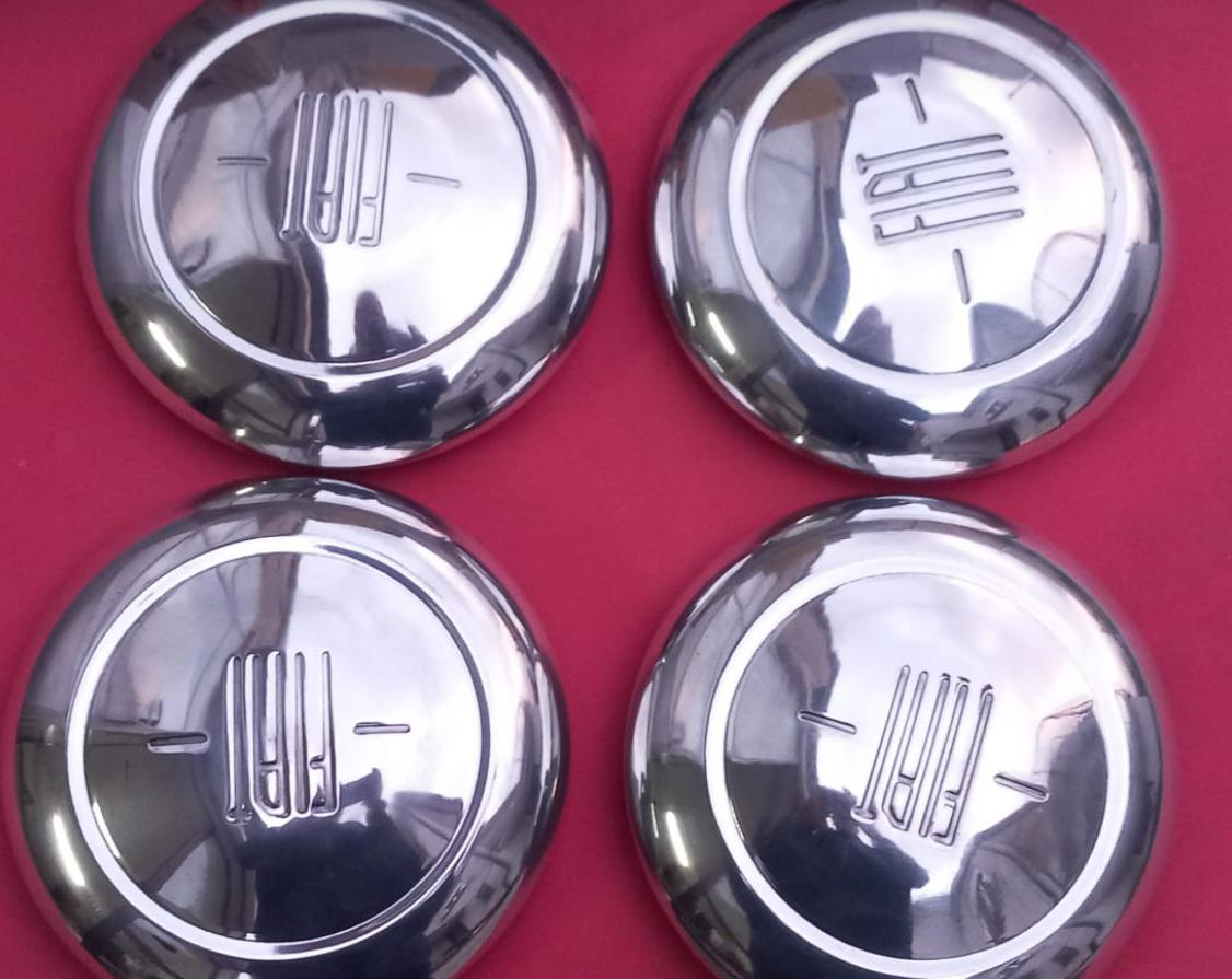 Fiat 600 série multipla nouveaux enjoliveurs LesAnciennes.com