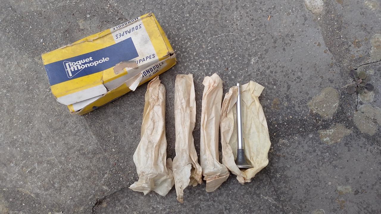 Soupapes SIMCA S110 LesAnciennes.com