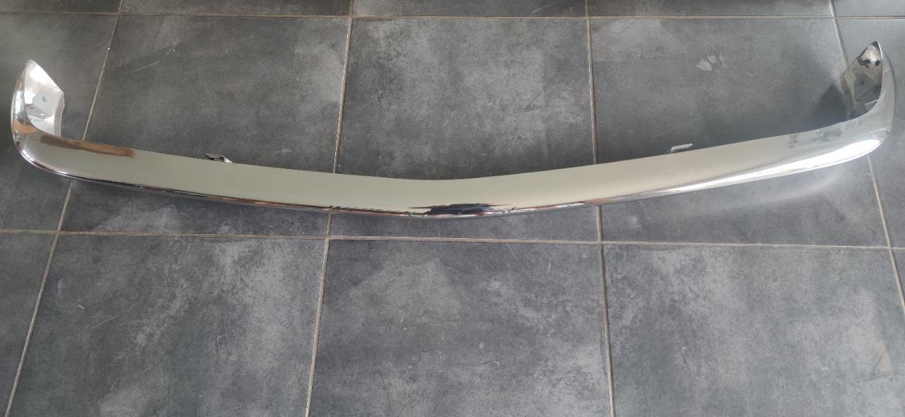 Pare chocs avant PEUGEOT 504 berline break LesAnciennes.com