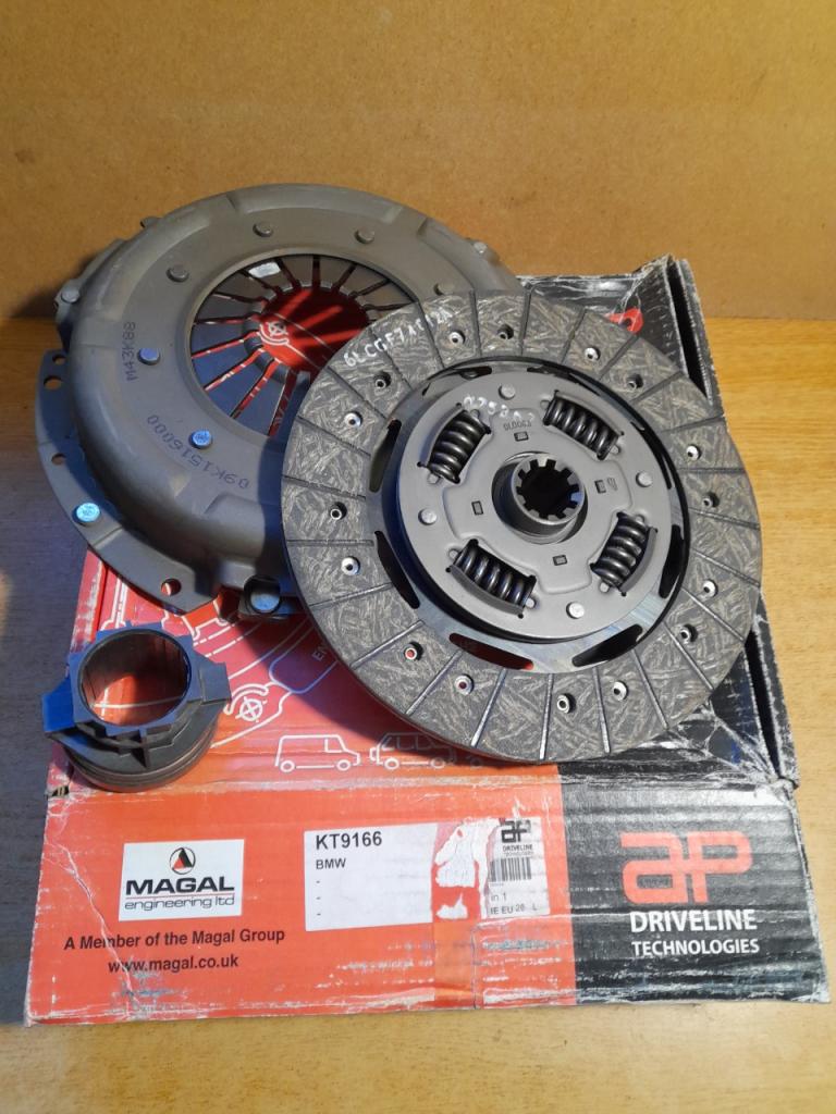 Kit embrayage BMW E30 320 325 KT9166 LesAnciennes.com